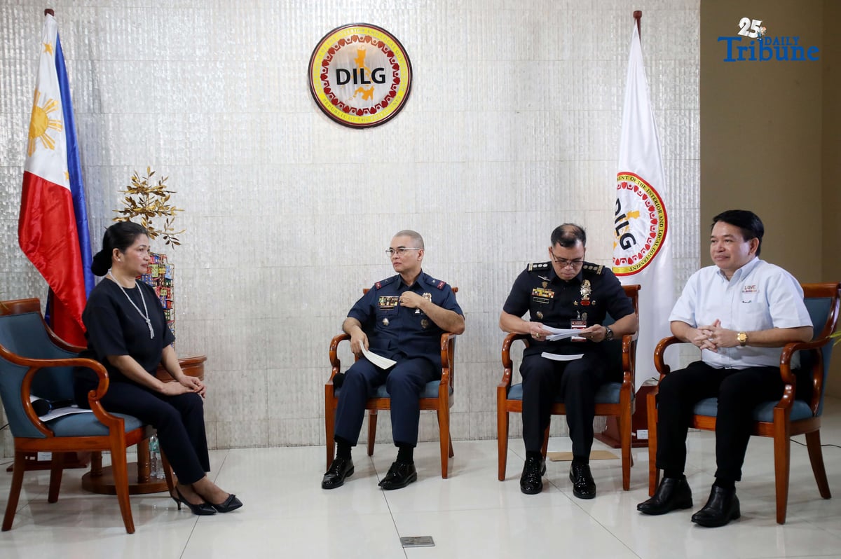(December 12 2025) DILG Director Public affairs and Communication Service Ivah Baccay, hosted the media forum Kapihan Sa DILG; with theme Mapayapang Pasko at Ligtas na Bagong Taon, with the guest Chief PNP Public Information Office PBGen. Randulf Tuaño, BFP Director of Public Information Service, FSSupt. Bonifacio Carta and Tourism Head Parañaque City Cisette Ricardo, tackled on their preparation to ensure peace and safety for the holiday season, BFP said they deploy 32 thousands of firefighters during the celebration, held at Reception House in Quezon City on Friday December 12 2025. Photo/Analy Labor