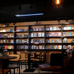 Cozy cafés for watching the sunrise and journaling mornings