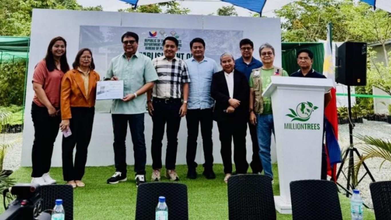 DA-BPI turns over solar-powered indoor farming system