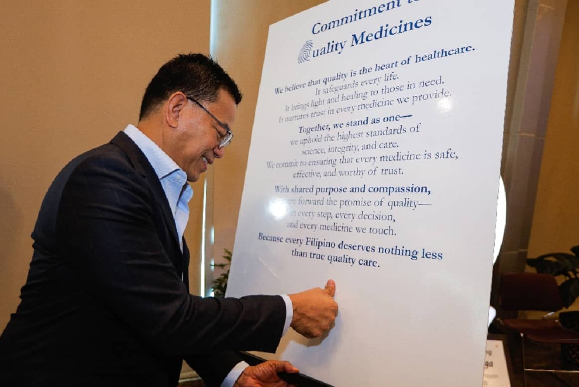 Unilab, Inc. President and CEO Sebastian Frederick F. Baquiran affixes his thumbprint to the “Commitment to Quality Medicines.” .