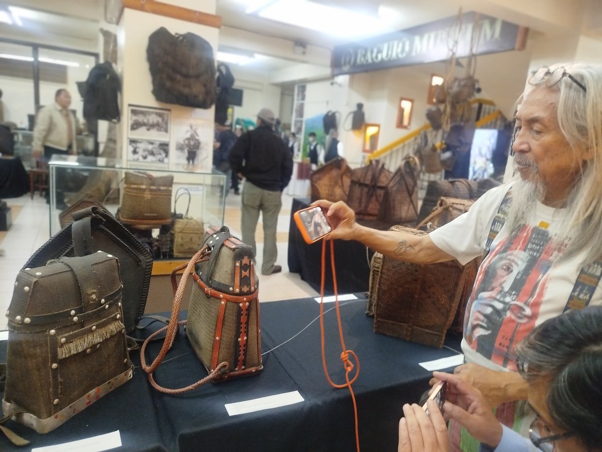 National artist "Kidlat Tahimik" amazed by the "Pasikings" made from conveyor belts from the gold mines.