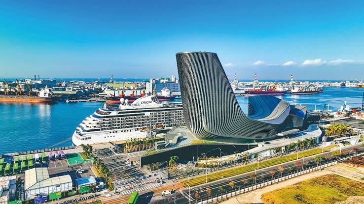 First-time foreign flyer visits Kaohsiung: Taiwan’s next tiger city
