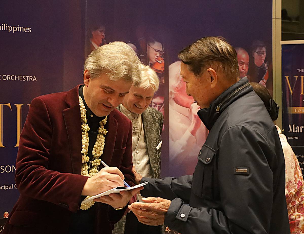 BEBBINGTON autographs for Tony Montinola as Maestro Nowak chats with a guest.