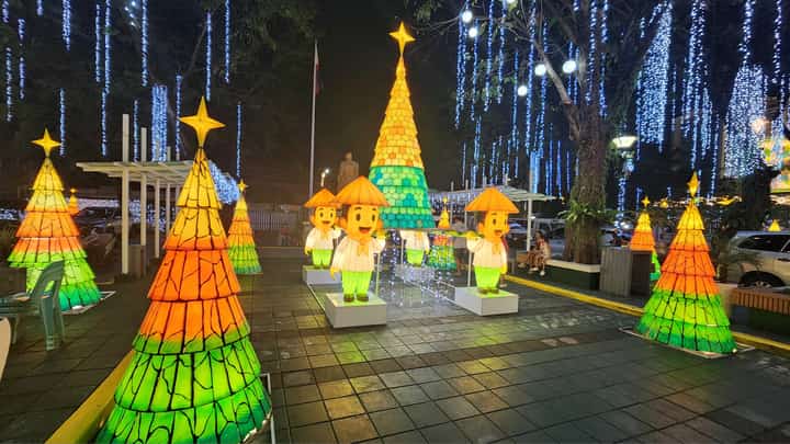 GLOWING parol-inspired Christmas trees borne by four figures of Queño, the city’s mascot.