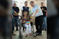 NILO T. Divina, founder and managing partner at DivinaLaw and dean of the UST Faculty of Civil Law (second from right) with a happy lola at the Camillian Sisters’ Bahay Kanlungan ni Maria Domenica.