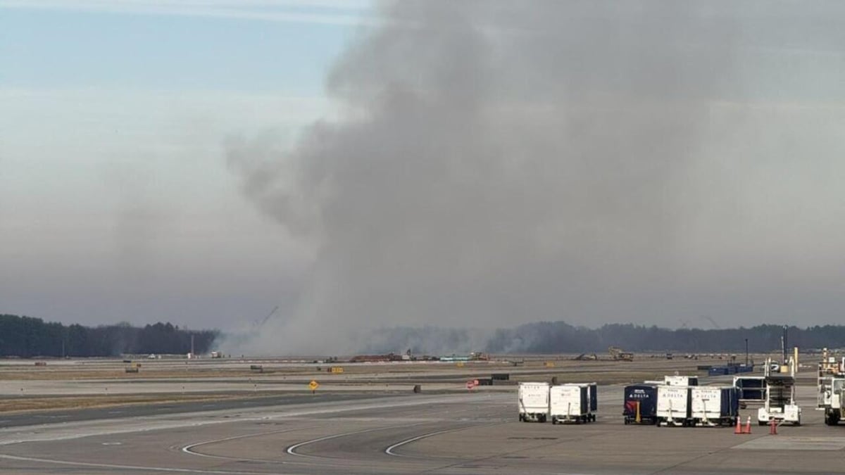 Tokyo-bound plane returns to Washington after engine fails