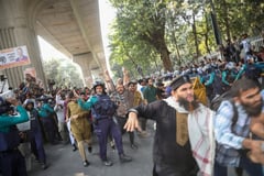 Bangladesh uprising leader shot, critical