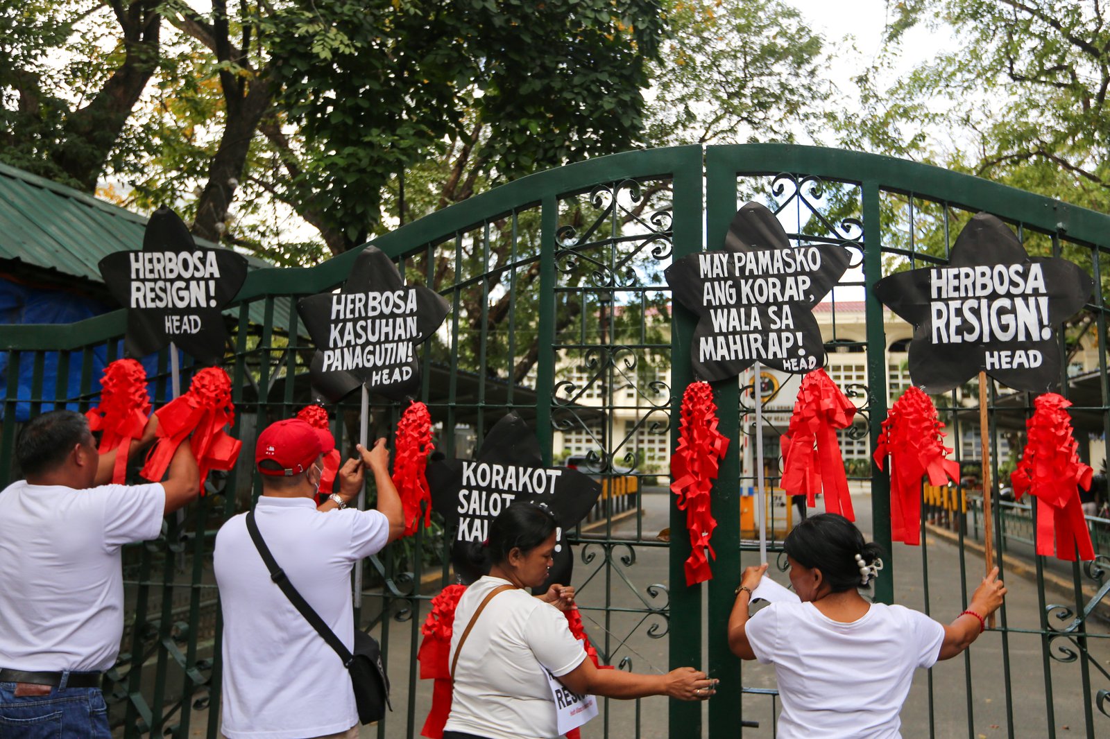 Health advocates stage a symbolic protest using Christmas lanterns outside the Department of Health office in Santa Cruz, Manila on Monday, December 15, 2025, calling for the resignation of Health Secretary Teodoro Herbosa amid alleged anomalies at the agency. The group also pressed for transparency and accountability in the use of the ₱60-billion PhilHealth budget.
