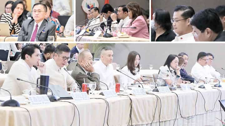 TINALAKAY ng BICAM livestream Solons ang panukalang 2026 budget sa unang araw ng Bicameral Conference Committee. Unang beses ding bukas sa publiko sa pamamagitan ng livestream at media coverage ang conference, na naganap sa Philippine International Convention Center sa Pasay City noong Sabado, 13 Disyembre.
Kasama ng Senate contingent (mula sa kaliwa sa itaas) sina Senators Bong Go, Mark Villar, Imee Marcos, Loren Legardan, at Erwin Marcos. Ang panel ng House of Representatives sa pangunguna ni House Appropriations Committee chairperson Mika Suansing (ikalima mula sa kaliwa).