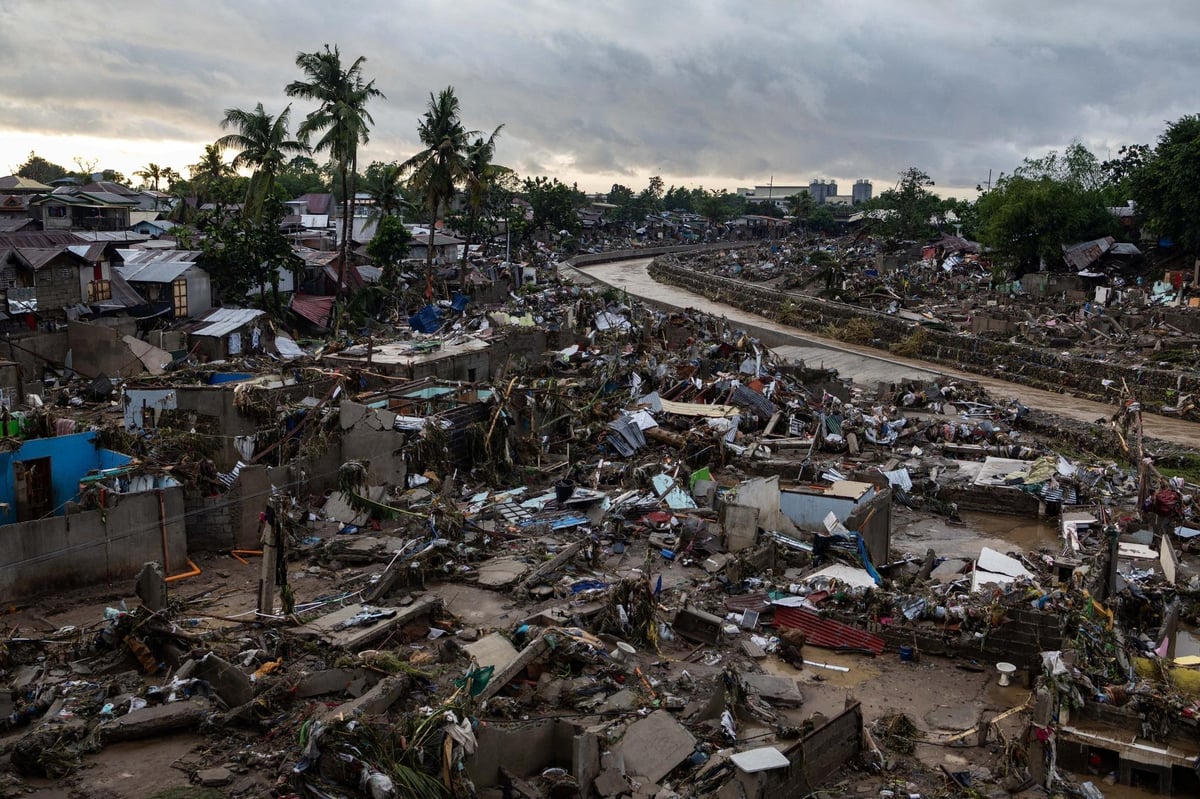 20,788 Cebu families receive emergency cash aid after Tino
