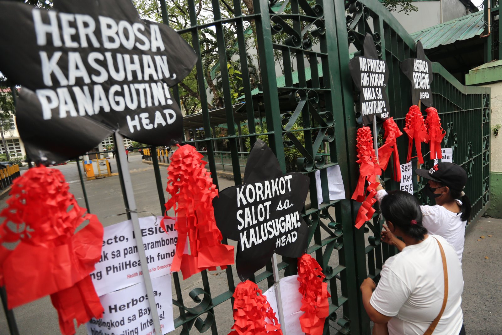 Health advocates stage a symbolic protest using Christmas lanterns outside the Department of Health office in Santa Cruz, Manila on Monday, December 15, 2025, calling for the resignation of Health Secretary Teodoro Herbosa amid alleged anomalies at the agency. The group also pressed for transparency and accountability in the use of the ₱60-billion PhilHealth budget.