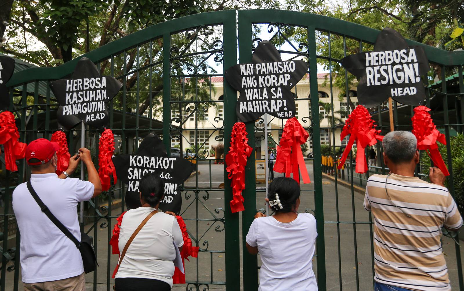 Health advocates stage a symbolic protest using Christmas lanterns outside the Department of Health office in Santa Cruz, Manila on Monday, December 15, 2025, calling for the resignation of Health Secretary Teodoro Herbosa amid alleged anomalies at the agency. The group also pressed for transparency and accountability in the use of the ₱60-billion PhilHealth budget.