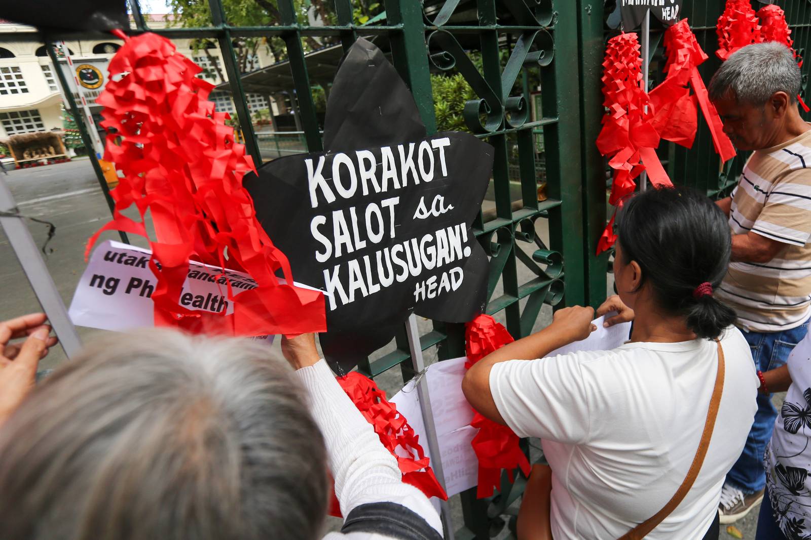 Health advocates stage a symbolic protest using Christmas lanterns outside the Department of Health office in Santa Cruz, Manila on Monday, December 15, 2025, calling for the resignation of Health Secretary Teodoro Herbosa amid alleged anomalies at the agency. The group also pressed for transparency and accountability in the use of the ₱60-billion PhilHealth budget.
