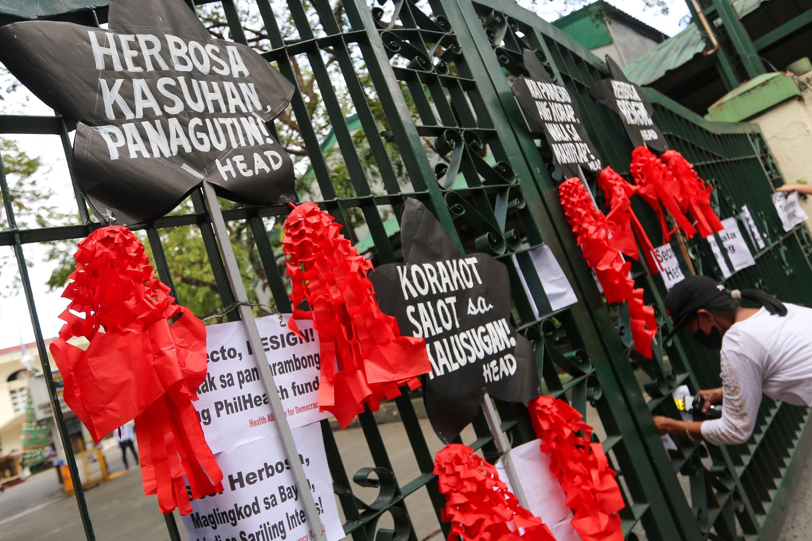 Health advocates stage a symbolic protest using Christmas lanterns outside the Department of Health office in Santa Cruz, Manila on Monday, December 15, 2025, calling for the resignation of Health Secretary Teodoro Herbosa amid alleged anomalies at the agency. The group also pressed for transparency and accountability in the use of the ₱60-billion PhilHealth budget.