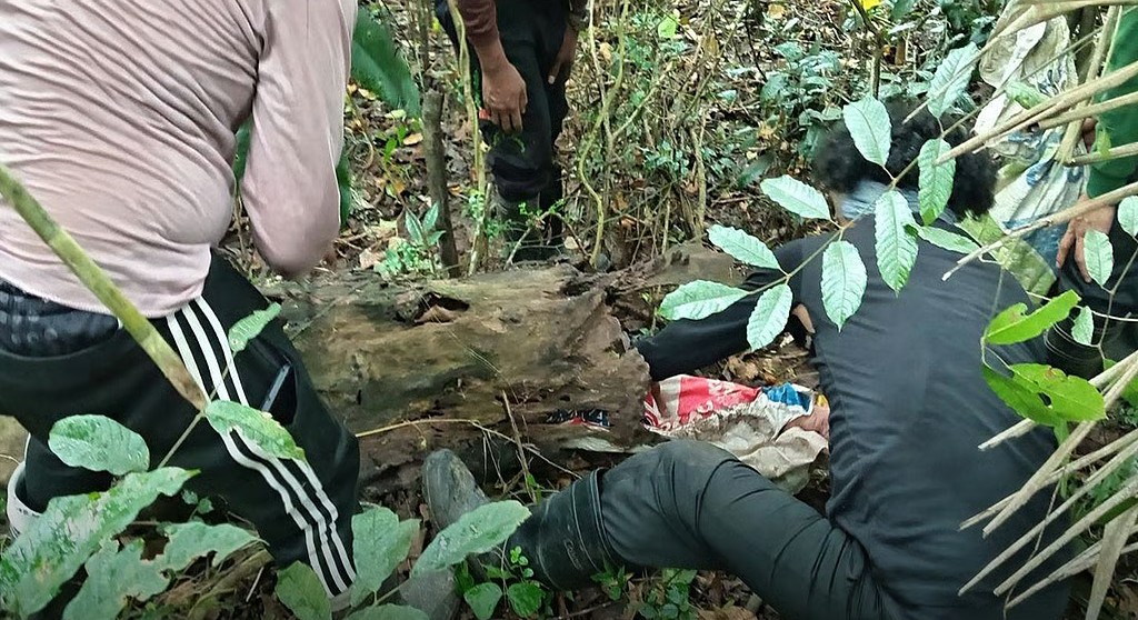 Army seizes war materials in Batangas; disrupts Aurora food cache