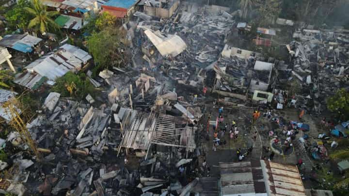 THE Malasakit Team of Senator Christopher ‘Bong’ Go distribute various aid to fire victims in Barangay Milagrosa, Puerto Princesa City, Palawan.