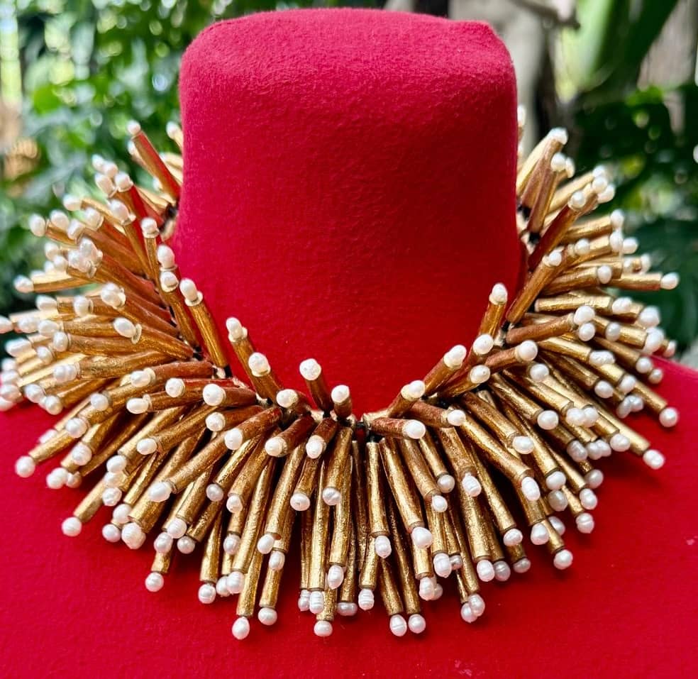 GLOBALLY renowned accessories designer Arnel Papa’s handmade choker necklace is inspired from the Sea is masterfully crafted with accassia wood, fresh water pearls, gold leaf and leather. The outstanding masterpiece(that took 2-3 weeks to make) is assembled with love by Bulacan artisans who have been with the designer since 1984.