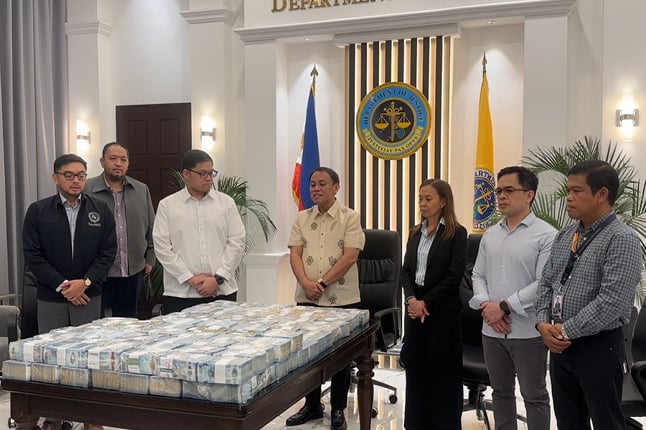 Ex-DPWH official returns P40M flood control kickbacks