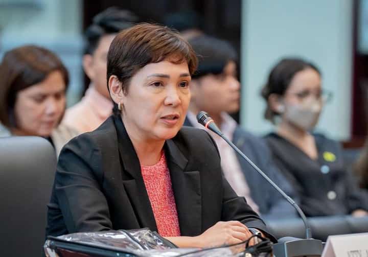 ANNA Liza Logan replaces the late Juan Ponce Enrile in Palace legal office.