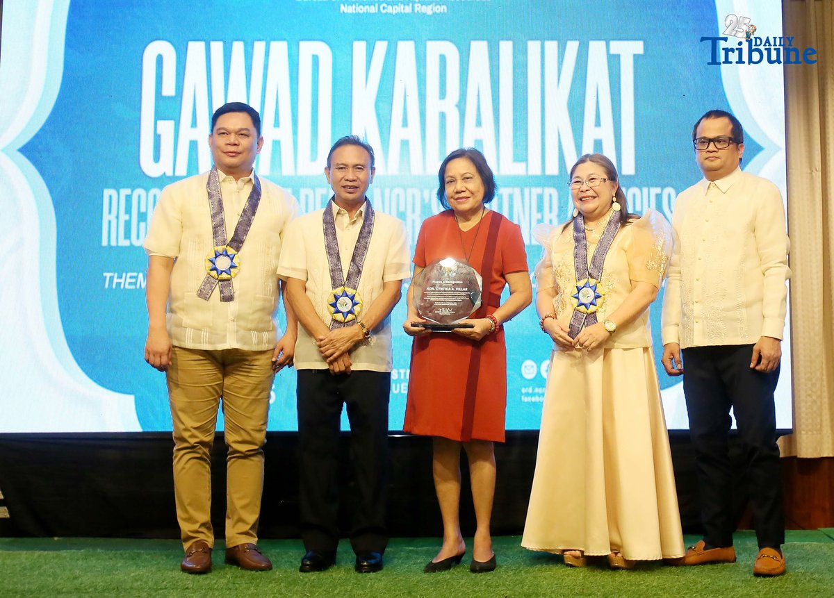 BFAR National Director Elizer Salilig, together with BFAR-NCR Regional Director Noemi Lanzuela and other officials, presents the award for visionary leadership to Villar Foundation Managing Director and former senator Cynthia Villar during the Gawad Kabalikat Recognition of BFAR-NCR partner agencies, themed “Honoring Excellence, Celebrating Collaboration,” in Quezon City on Wednesday, December 17, 2025. Villar underscored the importance of protecting the environment and fisheries through public-private collaboration to restore vital ecosystems and advance environmental legislation.