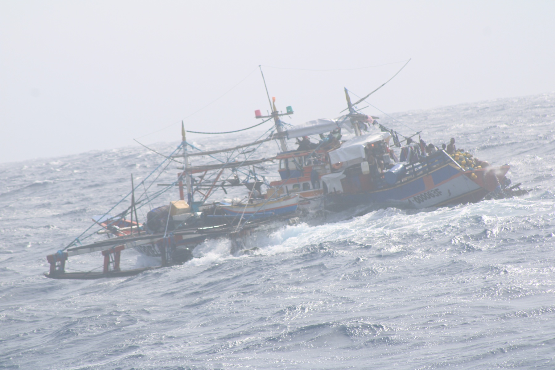 Distressed vessel rescued near Capones Grande