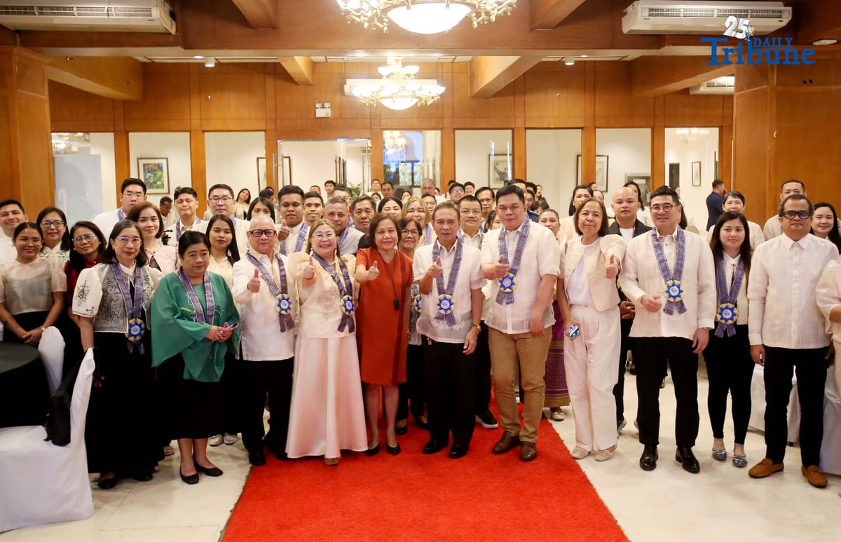 BFAR National Director Elizer Salilig, together with BFAR-NCR Regional Director Noemi Lanzuela and other officials, presents the award for visionary leadership to Villar Foundation Managing Director and former senator Cynthia Villar during the Gawad Kabalikat Recognition of BFAR-NCR partner agencies, themed “Honoring Excellence, Celebrating Collaboration,” in Quezon City on Wednesday, December 17, 2025. Villar underscored the importance of protecting the environment and fisheries through public-private collaboration to restore vital ecosystems and advance environmental legislation.