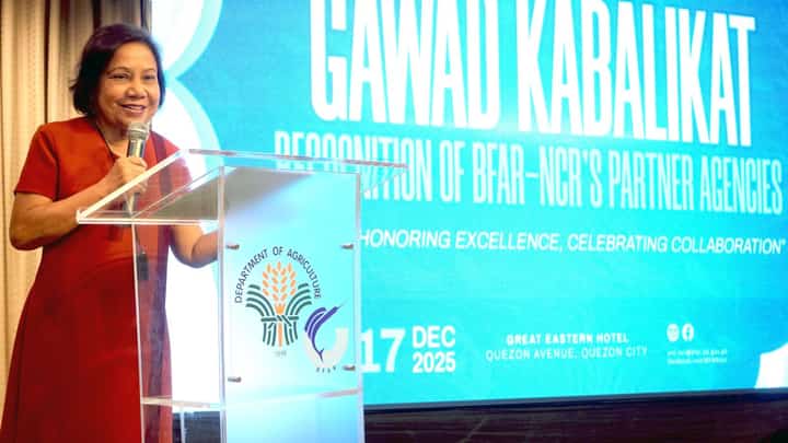 Former Senator Cynthia Villar and the Villar Foundation were honored for their unwavering support of BFAR programs during a ceremony held in Quezon City on Wednesday, 17 December.
