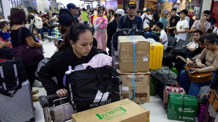(FILE) The situation at the Parañaque Integrated Terminal Exchange (PITx) in Parañaque City on Wednesday, 17 December 2025, eight days before Christmas, shows an increased influx of passengers traveling to their respective provinces. This has led to a higher volume of people at the terminal.