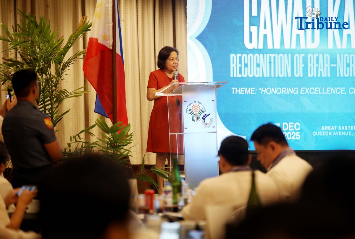 BFAR National Director Elizer Salilig, together with BFAR-NCR Regional Director Noemi Lanzuela and other officials, presents the award for visionary leadership to Villar Foundation Managing Director and former senator Cynthia Villar during the Gawad Kabalikat Recognition of BFAR-NCR partner agencies, themed “Honoring Excellence, Celebrating Collaboration,” in Quezon City on Wednesday, December 17, 2025. Villar underscored the importance of protecting the environment and fisheries through public-private collaboration to restore vital ecosystems and advance environmental legislation.