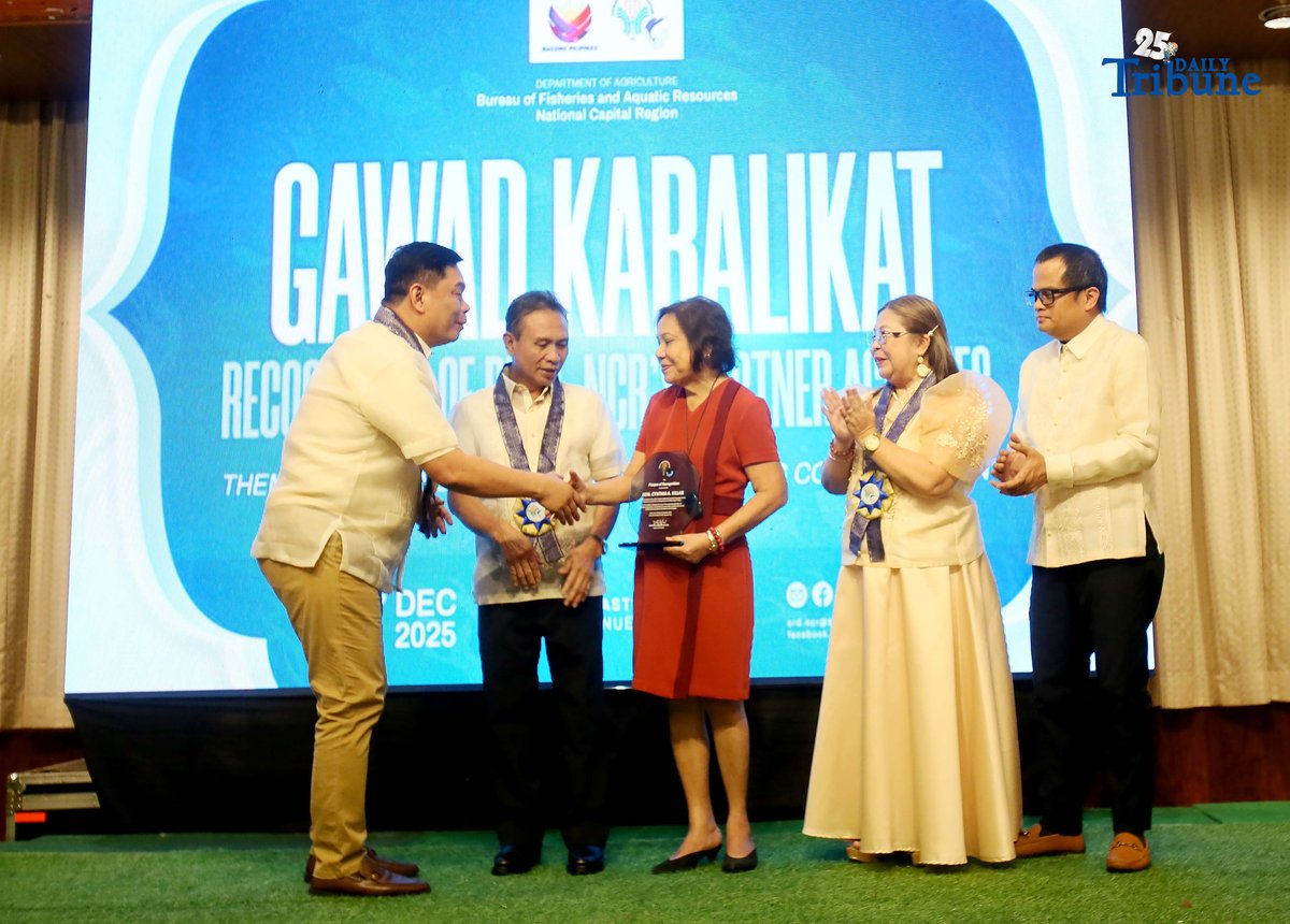 BFAR National Director Elizer Salilig, together with BFAR-NCR Regional Director Noemi Lanzuela and other officials, presents the award for visionary leadership to Villar Foundation Managing Director and former senator Cynthia Villar during the Gawad Kabalikat Recognition of BFAR-NCR partner agencies, themed “Honoring Excellence, Celebrating Collaboration,” in Quezon City on Wednesday, December 17, 2025. Villar underscored the importance of protecting the environment and fisheries through public-private collaboration to restore vital ecosystems and advance environmental legislation.