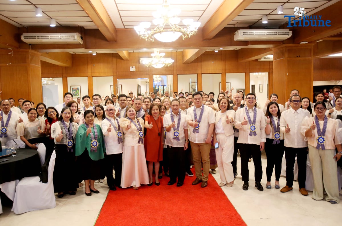 BFAR National Director Elizer Salilig, together with BFAR-NCR Regional Director Noemi Lanzuela and other officials, presents the award for visionary leadership to Villar Foundation Managing Director and former senator Cynthia Villar during the Gawad Kabalikat Recognition of BFAR-NCR partner agencies, themed “Honoring Excellence, Celebrating Collaboration,” in Quezon City on Wednesday, December 17, 2025. Villar underscored the importance of protecting the environment and fisheries through public-private collaboration to restore vital ecosystems and advance environmental legislation.