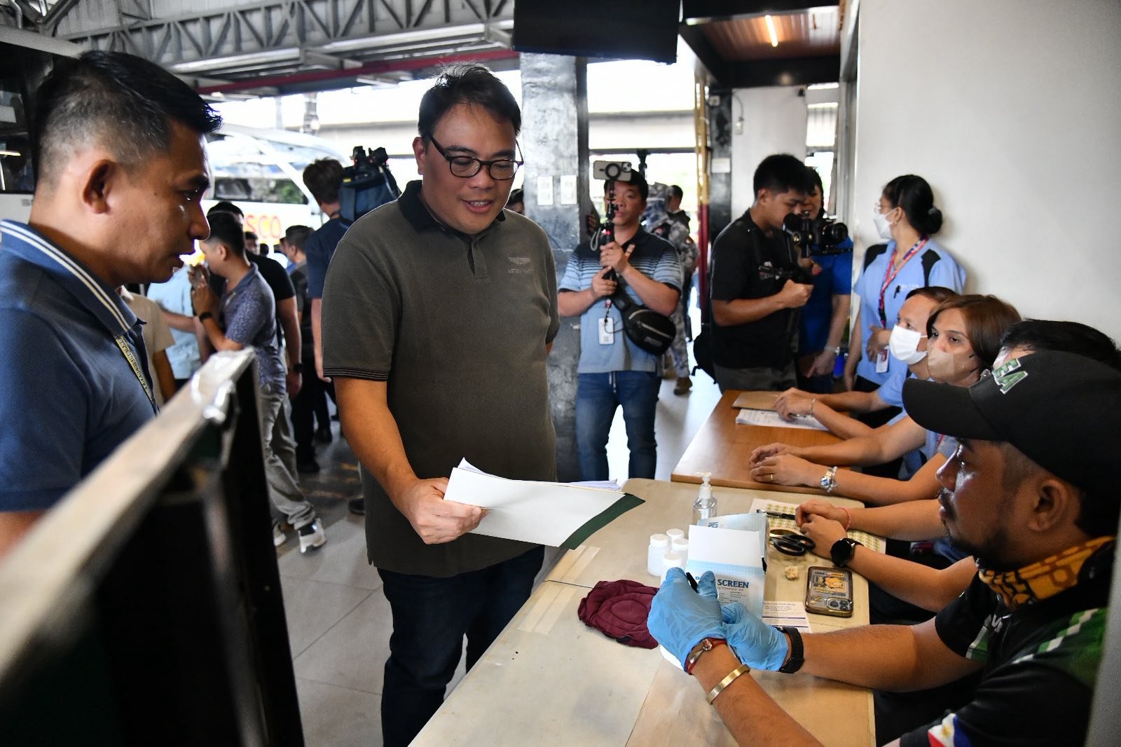 MMDA, agencies inspect Cubao bus terminals, conduct drug tests