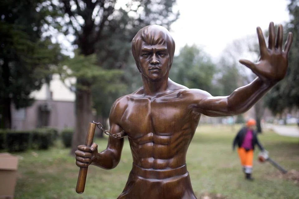 Bosnia town restores stolen Bruce Lee statue