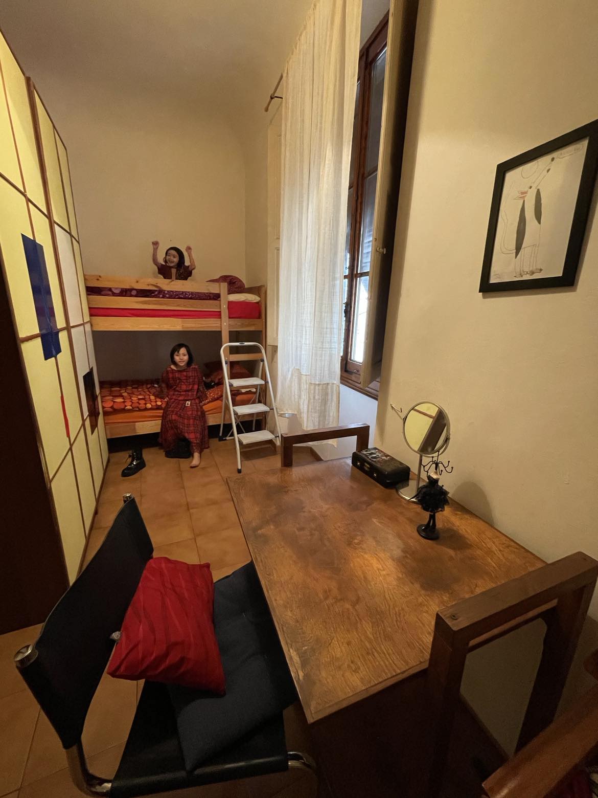 CHILDREN'S bedroom.