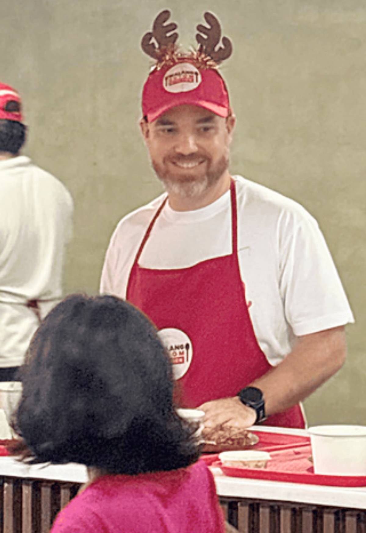 DANIEL Jaramillo, managing director of foodpanda Philippines, volunteers during the company’s Donor for the Day activity at the DSWD’s Walang Gutom Kitchen in Pasay City.