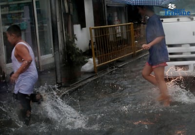 Heavy downpour causes minor flooding in Quezon City