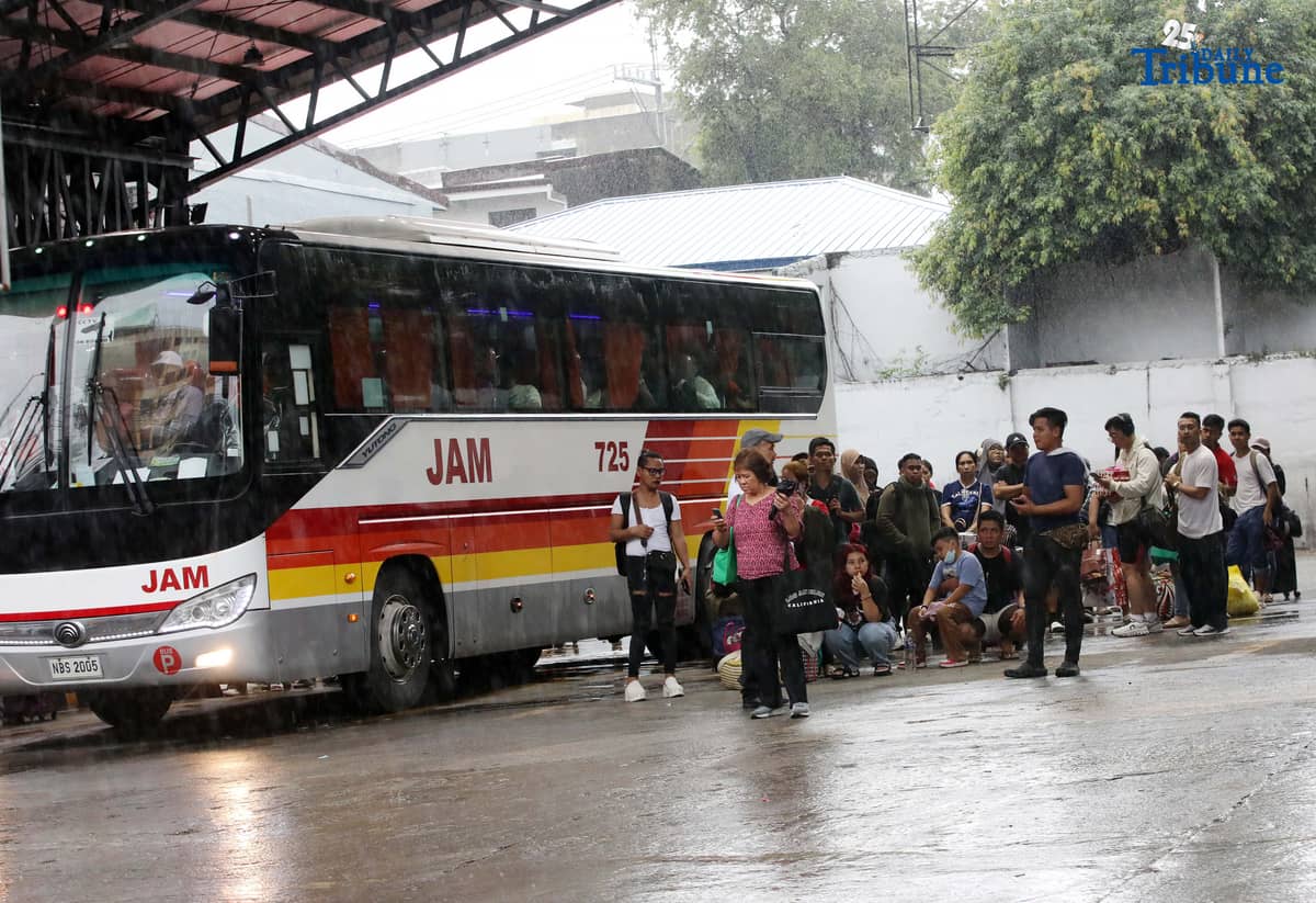 PASSENGERS started arriving at a bus terminal in Quezon City on Saturday, 20 December 2025, as many prepare for Christmas travel.