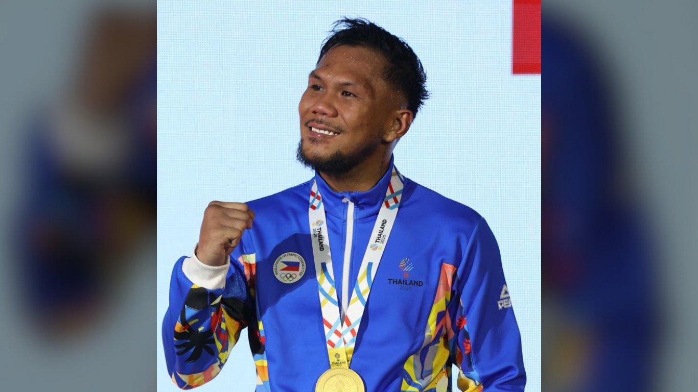 Injured hand fails to stop Marcial