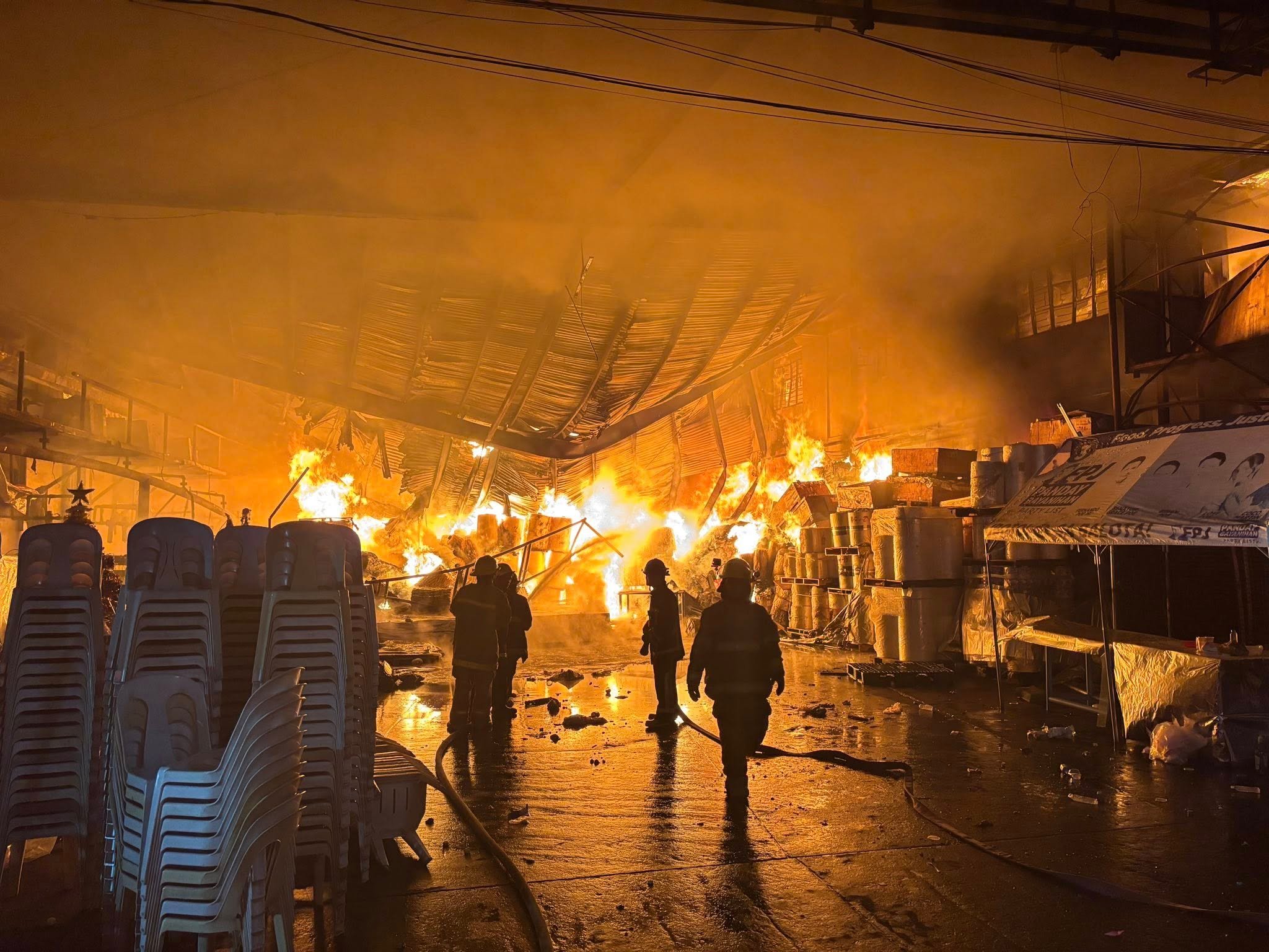 Blazes raze Caloocan warehouse, Malabon residential areas