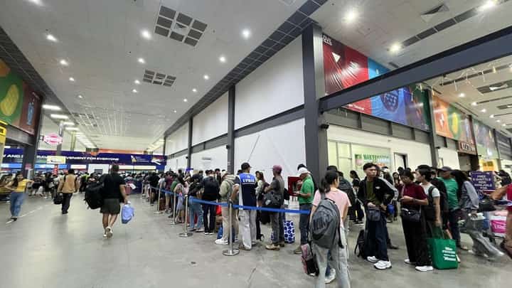 ONE of the Philippine Ports Authority-run gateways, Batangas Port, is now being flocked by passengers, as the holiday exodus starts.