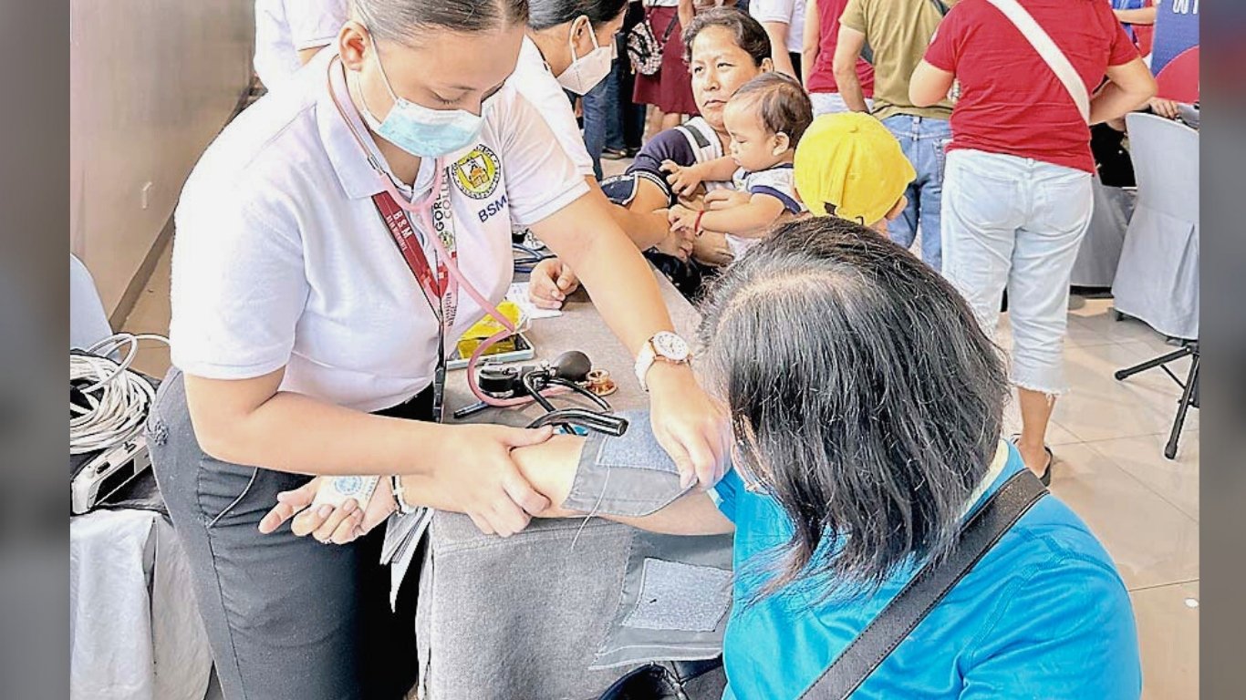 SM Foundation, partners serve 1,500 in Olongapo medical mission