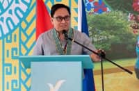REPRESENTING the Land Transportation Franchising and Regulatory Board in Davao Region, regional director Nonito Llanos attends the launch of Green GSM’s electric taxi service in the city.