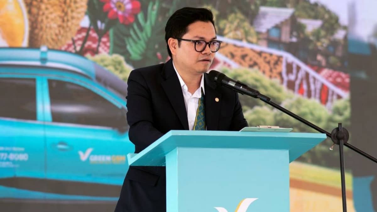 ADDRESSING the audience, Green GSM Southeast Asia managing director Dao Quy Phi speaks about the company’s plans for zero-emission mobility in Davao.