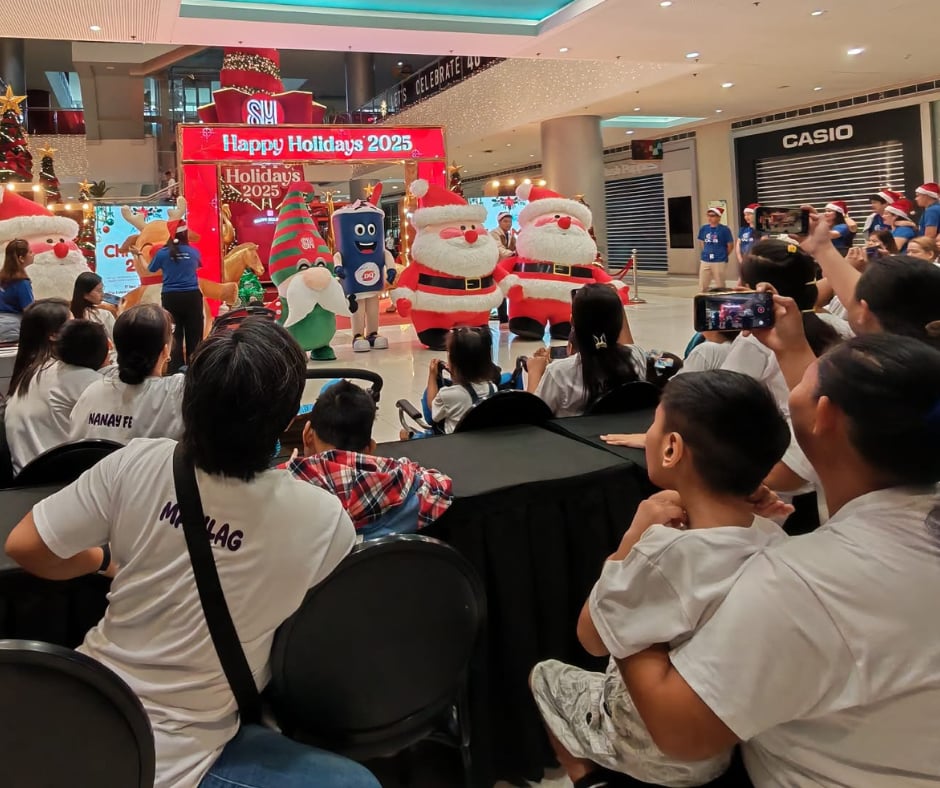SM Cabanatuan brings Christmas joy to 30 children through ChriSMiles