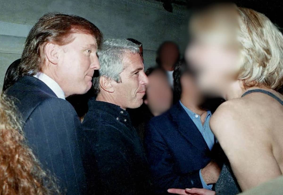 Naglabas din ng mga dokumento ang Democratic Party ng USA na galing sa ari-arian ni Jeffrey Epstein. Kita sa mga larawan na kasama ni Republican President Donald Trump si Bill Clinton at isang hindi kilalang babae.