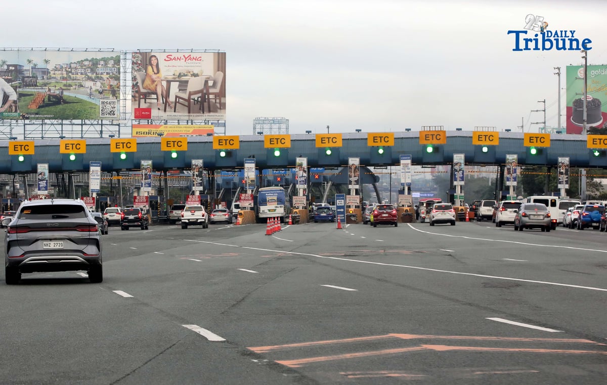 (December 22 2025) Motorist seen passing at North Luzon Expressway (NLEx) toll pay on Monday December 22 2025. NLEX announce a free toll fees on all its expressways in Luzon, on Dec. 24 to Dec. 25, from 10 p.m. to 6 a.m. and on Dec. 31, 2025, to Jan. 1, 2026. The toll-free initiative is in their way of giving back to motorists. Hoping that helps ease their travels during this holiday season. Photo/Analy Labor