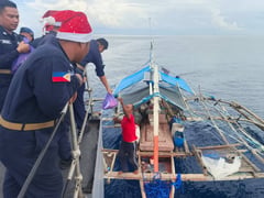 Navy ship spreads Christmas cheer to Saranggani fisherfolk
