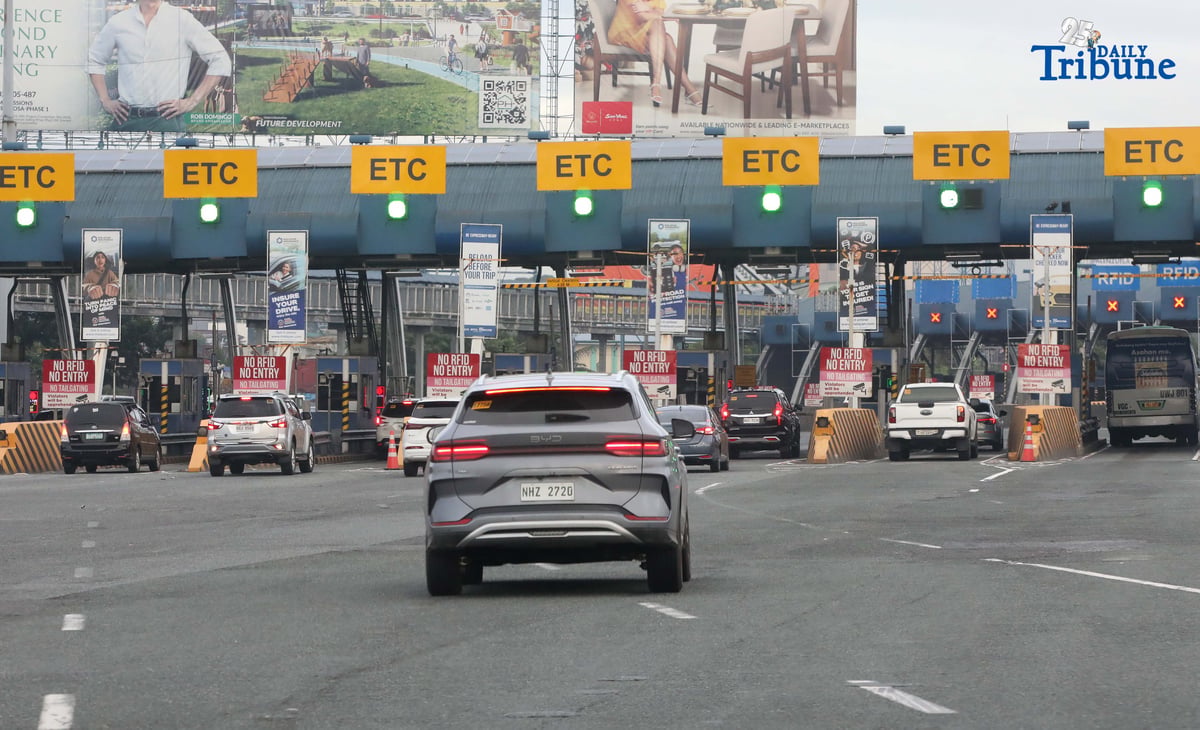 (December 22 2025) Motorist seen passing at North Luzon Expressway (NLEx) toll pay on Monday December 22 2025. NLEX announce a free toll fees on all its expressways in Luzon, on Dec. 24 to Dec. 25, from 10 p.m. to 6 a.m. and on Dec. 31, 2025, to Jan. 1, 2026. The toll-free initiative is in their way of giving back to motorists. Hoping that helps ease their travels during this holiday season. Photo/Analy Labor