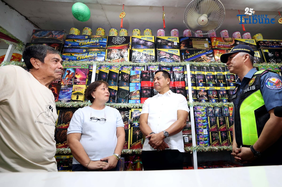(December 22 2025) Acting PNP Chief PLt. Gen. Jose Melencio Nartatez Jr. with Bulacan Governor Daniel R. Fernando show the legal kinds of firecrackers during the ocular join inspection at fireworks shops at Bocaue, Bulacan a fireworks capital of the Philippines on Monday, December 22, 2025. Photo/Analy Labor
