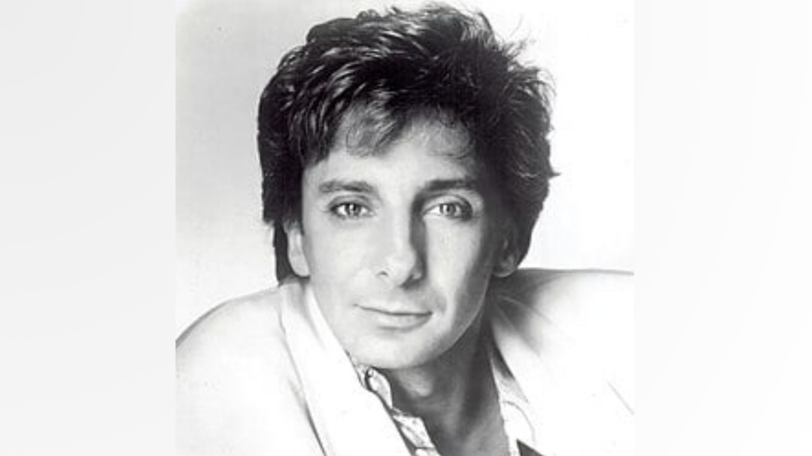 Barry Manilow to undergo lung surgery after early cancer detection
